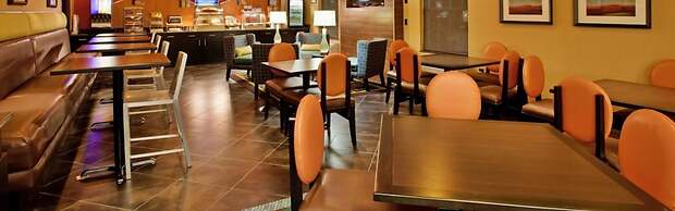 Holiday Inn Express & Suites North Kansas City by IHG