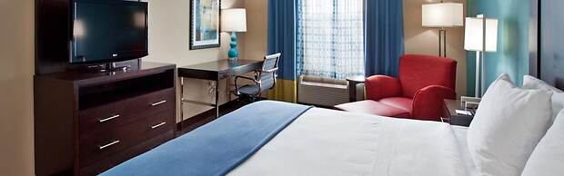 Holiday Inn Express & Suites North Kansas City by IHG