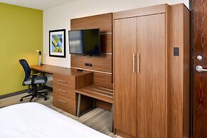 Holiday Inn Express & Suites North Kansas City by IHG