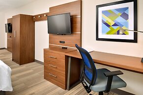 Holiday Inn Express & Suites North Kansas City by IHG