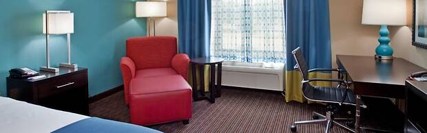 Holiday Inn Express & Suites North Kansas City by IHG