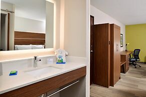 Holiday Inn Express & Suites North Kansas City by IHG