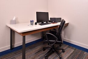 Holiday Inn Express & Suites North Kansas City by IHG