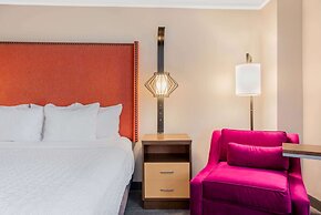 La Quinta Inn & Suites by Wyndham New Orleans Downtown