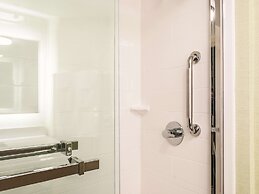 La Quinta Inn & Suites by Wyndham New Orleans Downtown