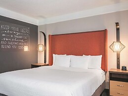 La Quinta Inn & Suites by Wyndham New Orleans Downtown