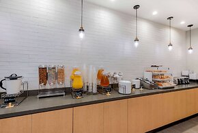 La Quinta Inn & Suites by Wyndham New Orleans Downtown