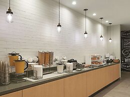 La Quinta Inn & Suites by Wyndham New Orleans Downtown