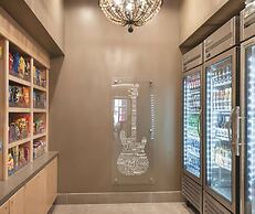 La Quinta Inn & Suites by Wyndham New Orleans Downtown