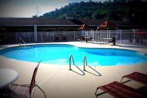 Cherokee Grand Hotel