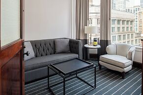 Staypineapple, An Iconic Hotel, The Loop