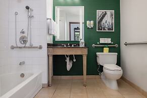 Staypineapple, An Iconic Hotel, The Loop