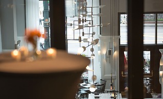 Staypineapple, An Iconic Hotel, The Loop