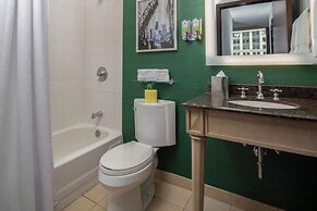 Staypineapple, An Iconic Hotel, The Loop