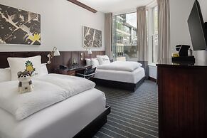 Staypineapple, An Iconic Hotel, The Loop