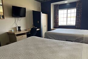 Days Inn & Suites by Wyndham Hutchinson