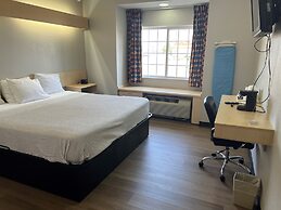 Days Inn & Suites by Wyndham Hutchinson