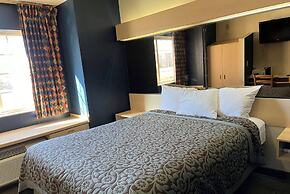 Days Inn & Suites by Wyndham Hutchinson