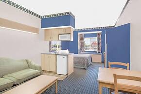 Days Inn & Suites by Wyndham Hutchinson