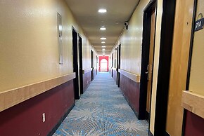 Days Inn & Suites by Wyndham Hutchinson