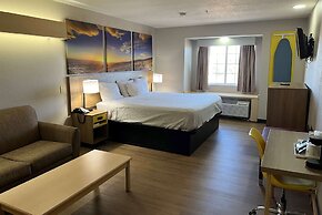 Days Inn & Suites by Wyndham Hutchinson