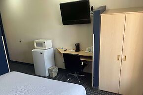Days Inn & Suites by Wyndham Hutchinson