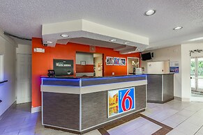 Motel 6 Charlotte, NC - University