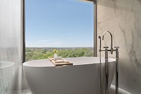 The Ritz-Carlton Dallas, Las Colinas