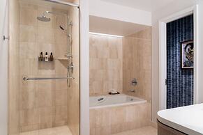 The Ritz-Carlton Dallas, Las Colinas