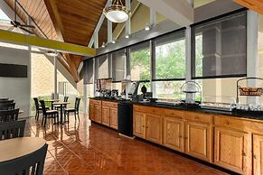 Super 8 by Wyndham Macon GA