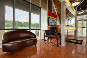 Super 8 by Wyndham Macon GA