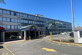 Days Hotel & Conference Center by Wyndham East Brunswick