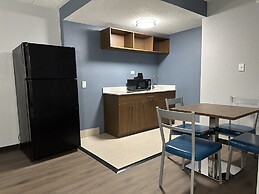 HomeTowne Studios by Red Roof Richmond, VA - W Broad St