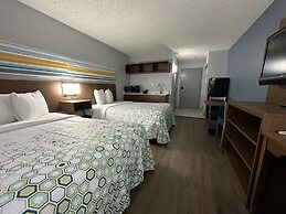 HomeTowne Studios by Red Roof Richmond, VA - W Broad St