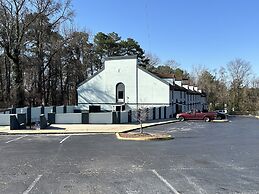 HomeTowne Studios by Red Roof Richmond, VA - W Broad St