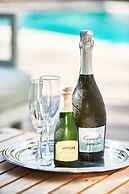 DoubleTree by Hilton Dallas - Market Center