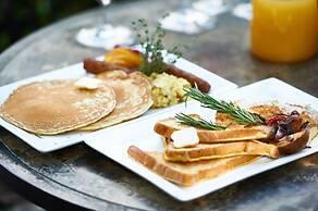 DoubleTree by Hilton Dallas - Market Center