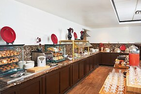 DoubleTree by Hilton Dallas - Market Center