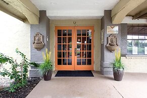 Quality Inn & Suites I-35 near Frost Bank Center