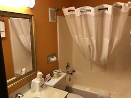 Days Inn & Suites by Wyndham Youngstown / Girard Ohio