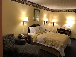 Days Inn & Suites by Wyndham Youngstown / Girard Ohio