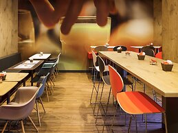 ibis Versailles Château