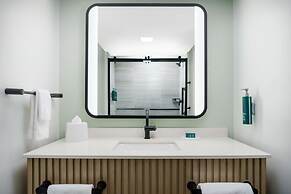 DoubleTree Beach Resort by Hilton Tampa Bay - North Redingto