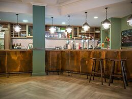 Mercure Cardiff North Hotel