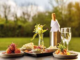 Mercure Cardiff North Hotel