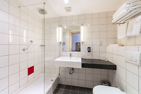 Mercure Cardiff North Hotel