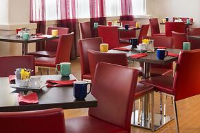 Mercure Cardiff North Hotel