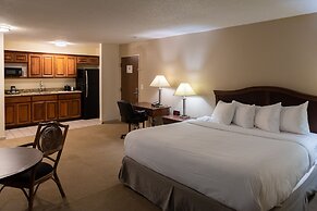 Cottonwood Suites Savannah Hotel & Conference Center