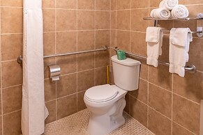 Cottonwood Suites Savannah Hotel & Conference Center