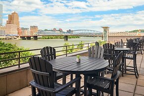 Sheraton Pittsburgh Hotel at Station Square